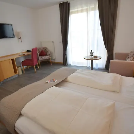 호텔 Akzent Franziskaner 4*